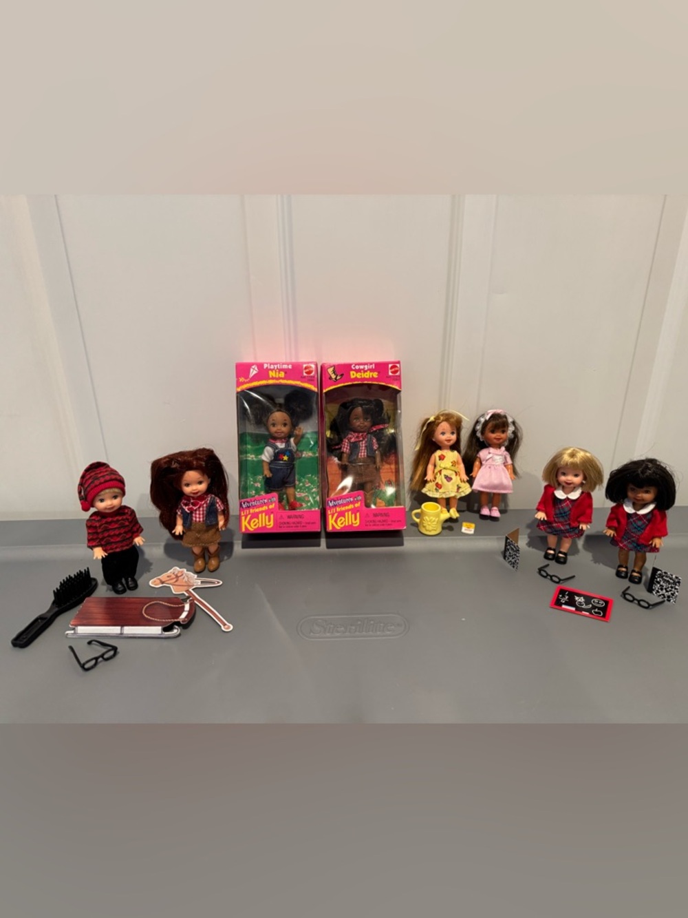 Lot of 15 Vintage Kelly Dolls, 4 are NRFB Condition, Friends Theme
